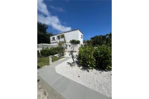 1105 Ne 119th St B Biscayne Park, FL 33161 - MLS#A11890600