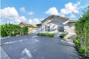 3135 W 72nd Ter Hialeah, FL 33018 - MLS#A11890744