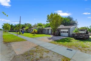 5724 Mckinley St Hollywood, FL 33021 - MLS#A11890756