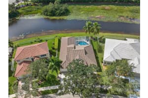 845 Crestview Cir, Weston