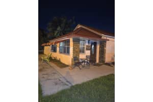 102 W 27th St Hialeah, FL 33010 - MLS#A11890805