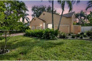 8330 Sw 12th St, Pembroke Pines