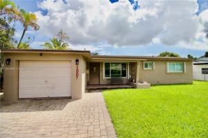 1007 N Golf Dr, Hollywood