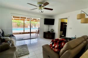 1007 N Golf Dr Hollywood, FL 33021 - MLS#A11890986