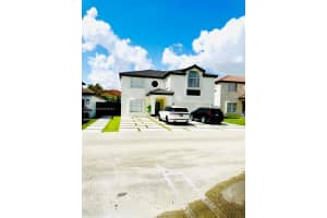 8248 Nw 195th Ter, Hialeah