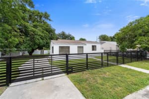 165 Nw 46th St, Miami