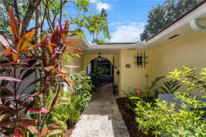 7711 Erwin Rd Coral Gables, FL 33143 - MLS#A11891168
