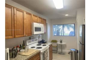 413 E Palm Cir E 1 Pembroke Pines, FL 33025 - MLS#A11891198