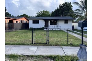 3040 Nw 96th St, Miami