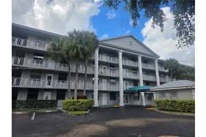 1530 Whitehall Dr 405, Davie