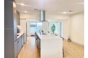 1760 Ne 13th St Fort Lauderdale, FL 33304 - MLS#A11891431