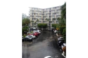 20400 W Country Club Dr 209, Aventura