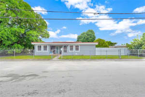 525 Sw 68th Ave Miami, FL 33144 - MLS#A11891469