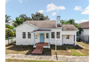 2100 Sw 25th St, Miami
