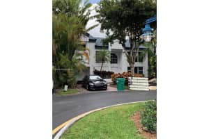233 Ne 212th Ter, Miami