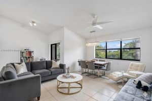 610 S Park Rd 35-1, Hollywood