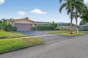 1621 Nw 110th Ter Pembroke Pines, FL 33026 - MLS#A11891678