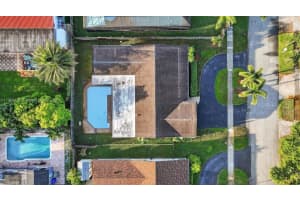 1621 Nw 110th Ter Pembroke Pines, FL 33026 - MLS#A11891678