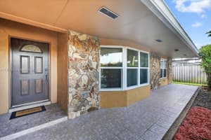 1621 Nw 110th Ter Pembroke Pines, FL 33026 - MLS#A11891678