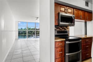 1700 Nw N River Dr 406 Miami, FL 33125 - MLS#A11891852