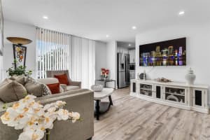 9310 Fontainebleau Blvd 201 Miami, FL 33172 - MLS#A11892025