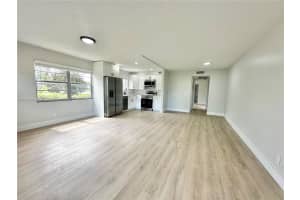 213 Oakridge N 213 Deerfield Beach, FL 33442 - MLS#A11892049