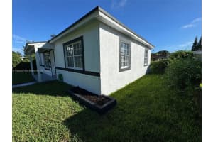 9221 Broad Manor Rd Miami, FL 33147 - MLS#A11892074