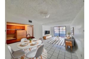9678 Fontainebleau Blvd 111, Miami