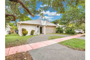 1109 Biarritz Dr Miami Beach, FL 33141 - MLS#A11892090