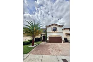 8640 Nw 101st Pl 8640 Doral, FL 33178 - MLS#A11892136