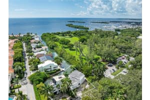 2120 S Bayshore Dr Miami, FL 33133 - MLS#A11892173