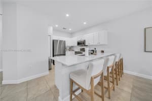 290 Nw 109th Ave 103 Miami, FL 33172 - MLS#A11892176