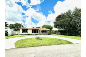 2340 N 69th Way, Hollywood