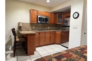 811 Ne 10th St 4 Hallandale Beach, FL 33009 - MLS#A11892189