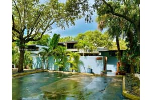 6437 Lemon Tree Ln, Miami Lakes