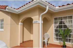2849 W 71st St, Hialeah