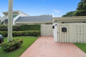 8232 Sw 81st Ter 8232 Miami, FL 33143 - MLS#A11892354