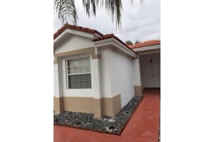 32 Gables Blvd Weston, FL 33326 - MLS#A11892565