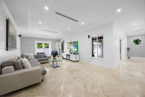 155 W 60th St Hialeah, FL 33012 - MLS#A11892599