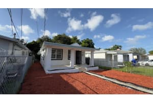 1669 Nw 70th St, Miami