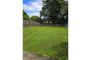 1213 Sw 74th Ave 1213 North Lauderdale, FL 33068 Sold 12/01/25