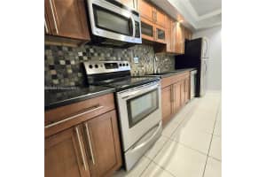 18071 Biscayne Blvd 302 Aventura, FL 33160 Sold 02/15/26