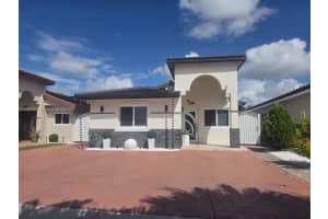 3155 W 68th Pl, Hialeah