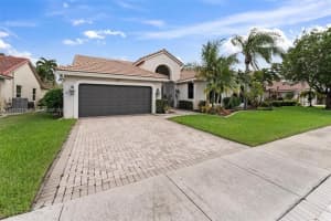 2864 E Abiaca Cir, Davie