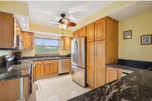 9301 Sunrise Lakes Blvd 307 Sunrise, FL 33322 - MLS#A11893262