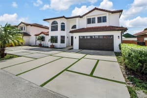 8416 Nw 201st St, Hialeah