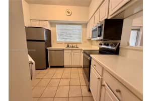 2421 Nw 96th Ter 20n Pembroke Pines, FL 33024 - MLS#A11893389