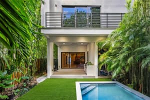 3063 Elizabeth St, Miami
