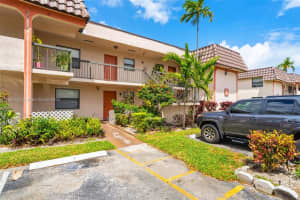 821 Ne 207th Ln 1-105 Miami, FL 33179 - MLS#A11893452