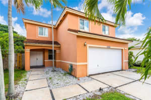 10470 Sw 16th St, Pembroke Pines
